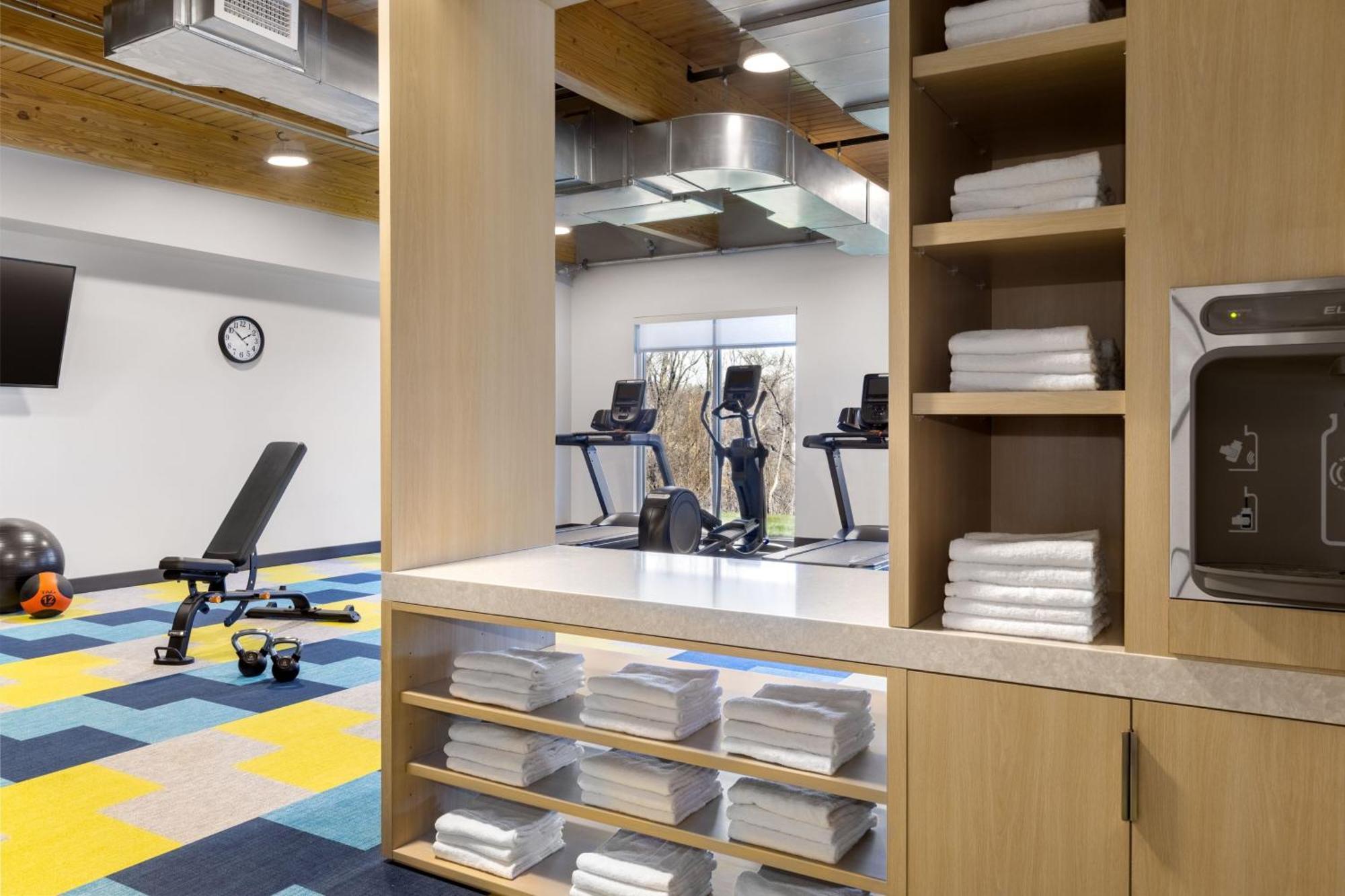Towneplace Suites By Marriott Geneva At Spire Academy Екстер'єр фото