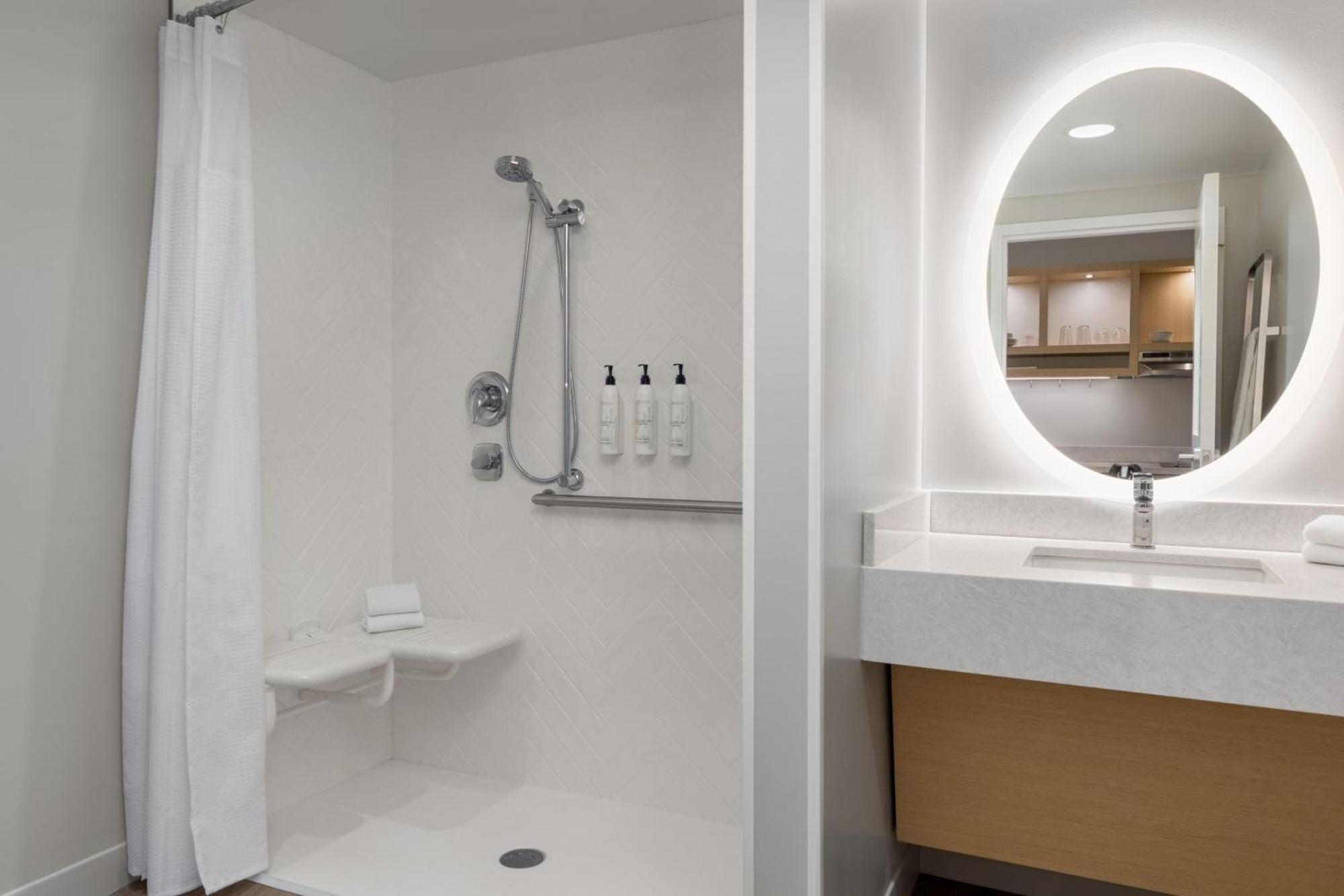 Towneplace Suites By Marriott Geneva At Spire Academy Екстер'єр фото