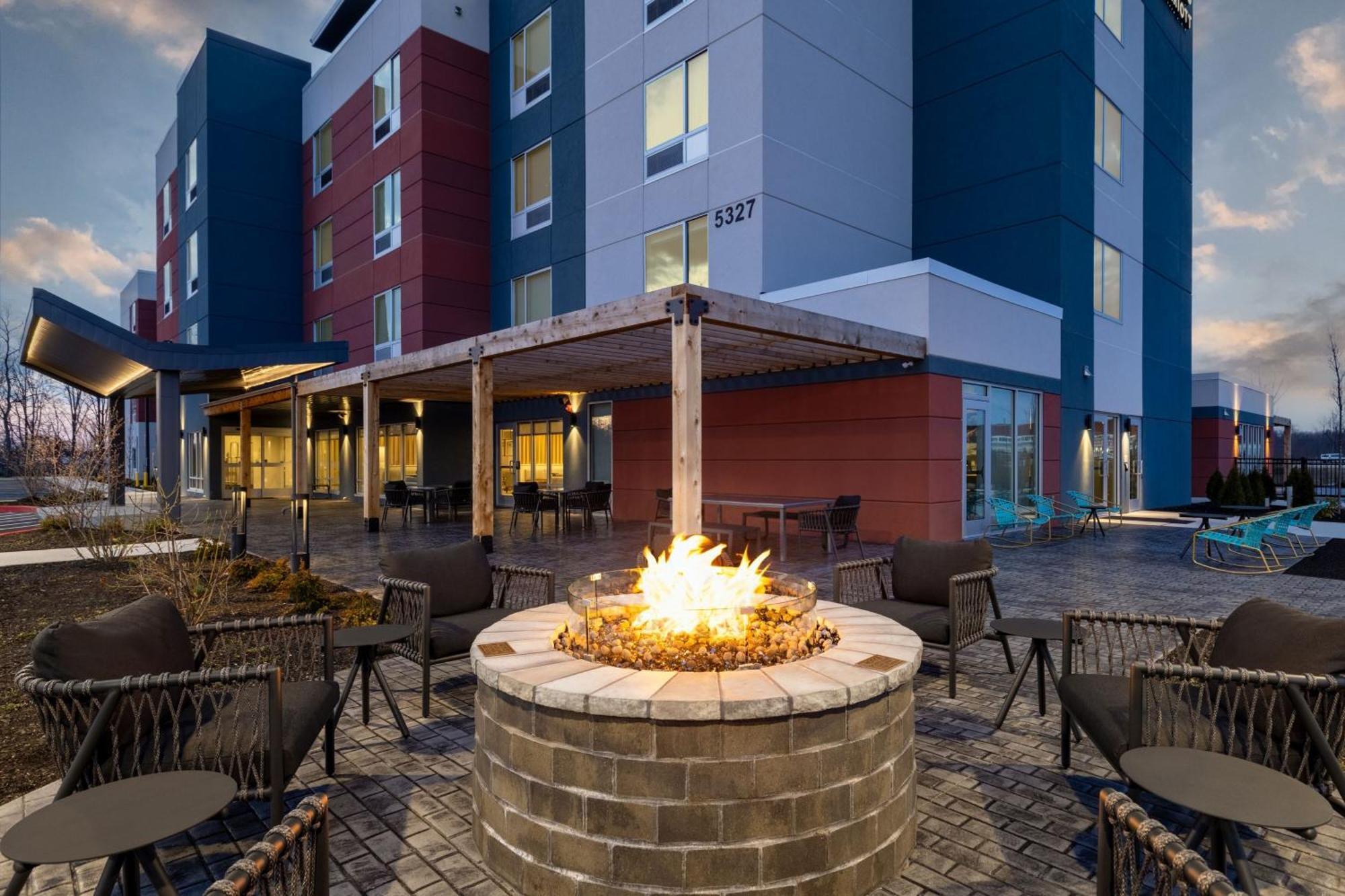 Towneplace Suites By Marriott Geneva At Spire Academy Екстер'єр фото