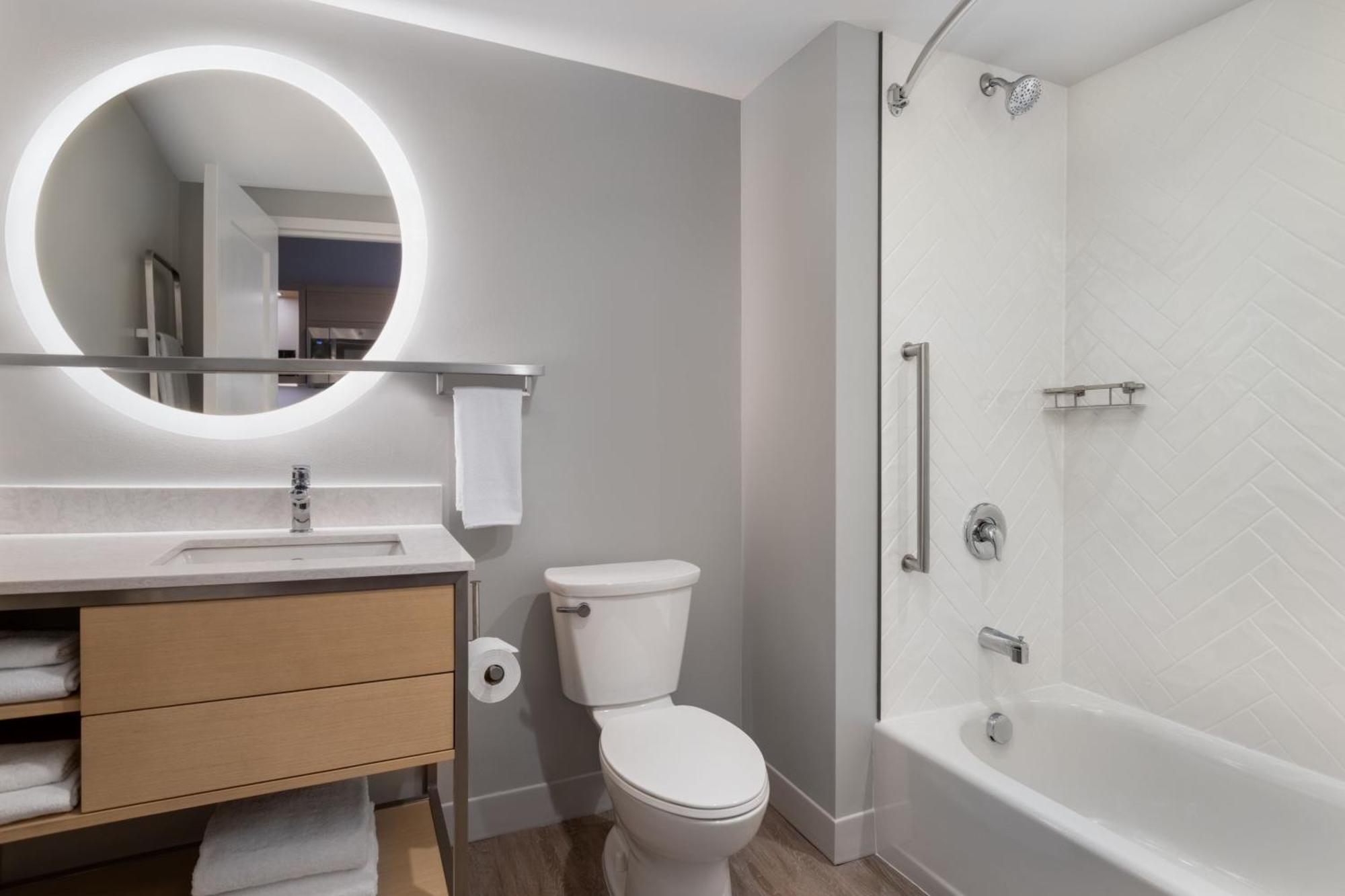 Towneplace Suites By Marriott Geneva At Spire Academy Екстер'єр фото