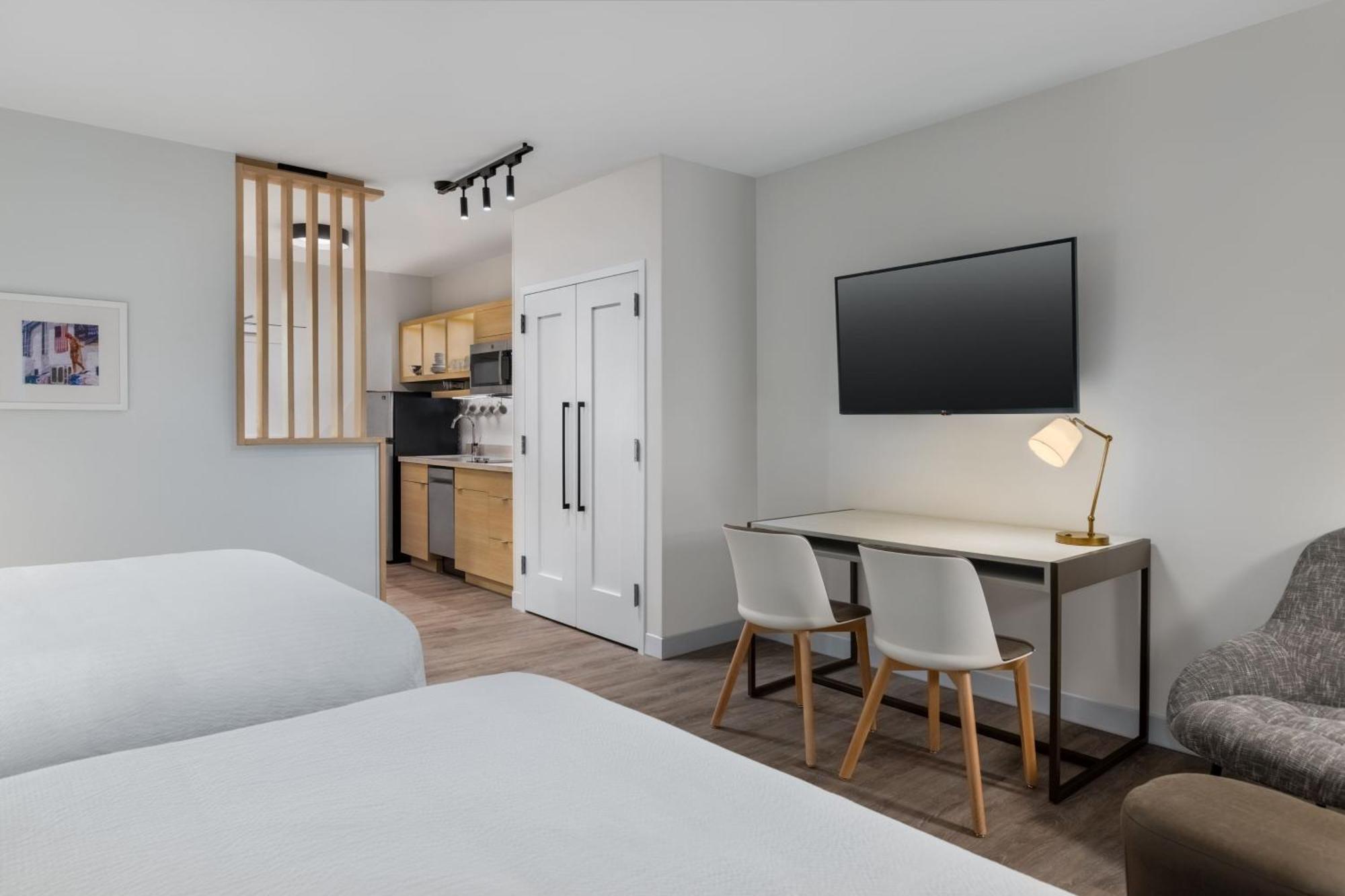 Towneplace Suites By Marriott Geneva At Spire Academy Екстер'єр фото